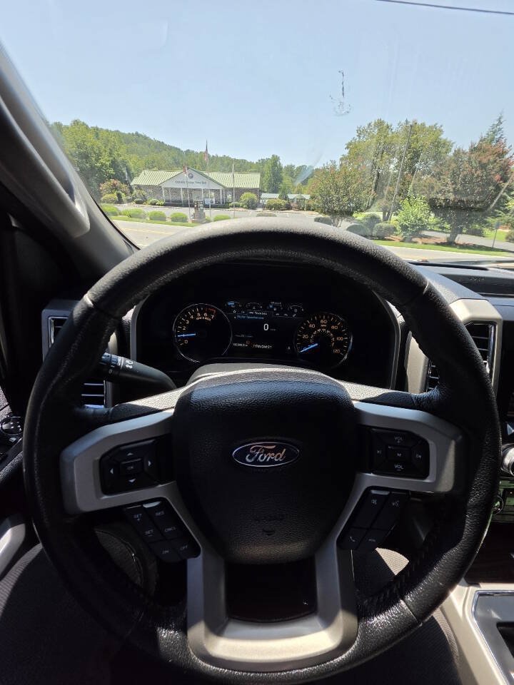 Used 2015 Ford F150 Lariat w/ Equipment Group 502A Luxury AWD/4WD image 14