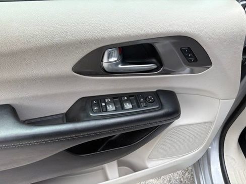 Used 2019 Chrysler Pacifica Limited FWD image 29