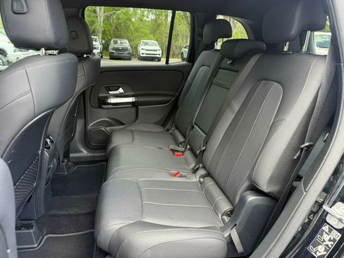 Used 2025 Mercedes-Benz GLB 250 image 7