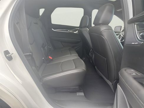 Used 2022 Cadillac XT5 Premium Luxury w/ Technology Package image 18