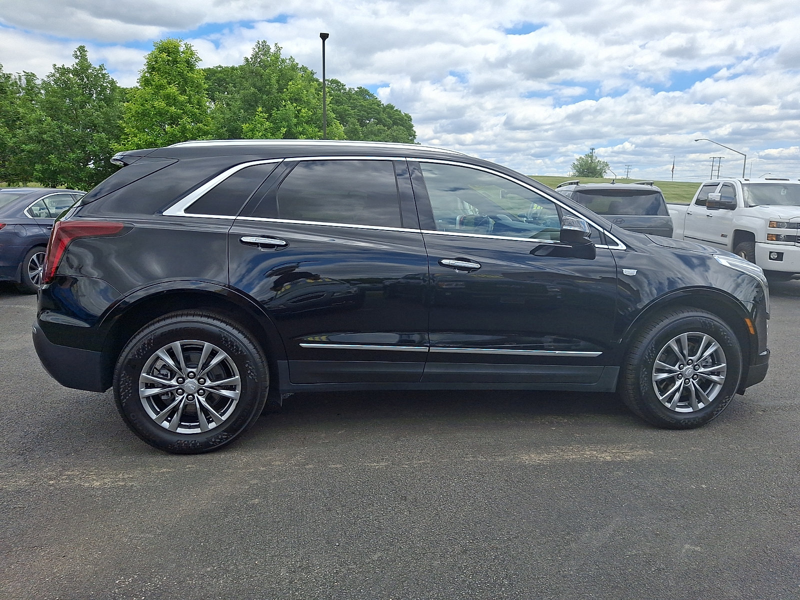 Used 2023 Cadillac XT5 Premium Luxury w/ LPO, Floor Liner Package AWD/4WD image 7