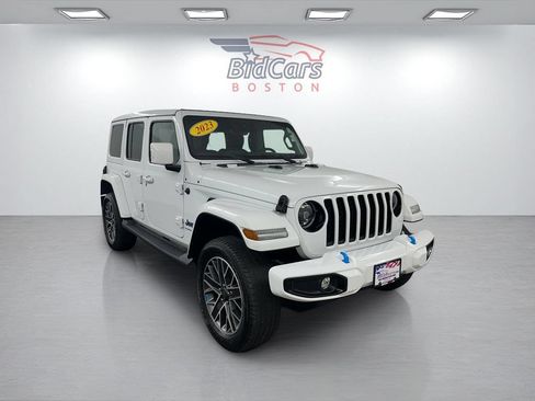 Used 2023 Jeep Wrangler Unlimited Sahara AWD/4WD image 3