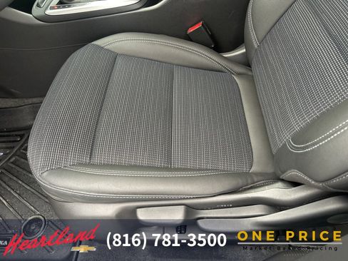 Used 2025 Buick Envista Preferred image 18