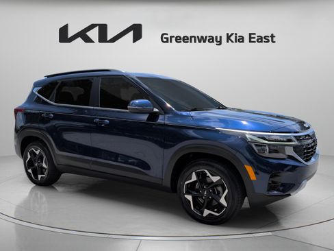 Certified 2024 Kia Seltos EX FWD image 3