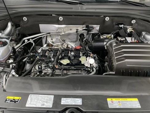 Used 2025 Volkswagen Atlas SE image 25