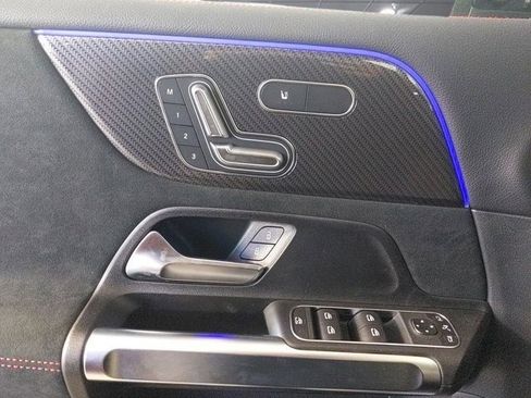 New 2024 Mercedes-Benz GLB 250 image 9