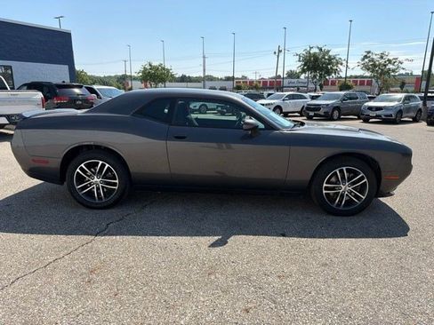 Used 2019 Dodge Challenger SXT AWD/4WD image 6