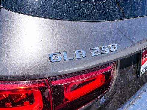 Used 2021 Mercedes-Benz GLB 250 4MATIC w/ AMG Line image 19
