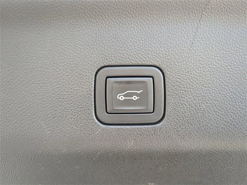 Used 2023 Chevrolet Tahoe Premier image 15