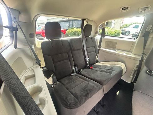 Used 2019 Dodge Grand Caravan SE FWD image 58