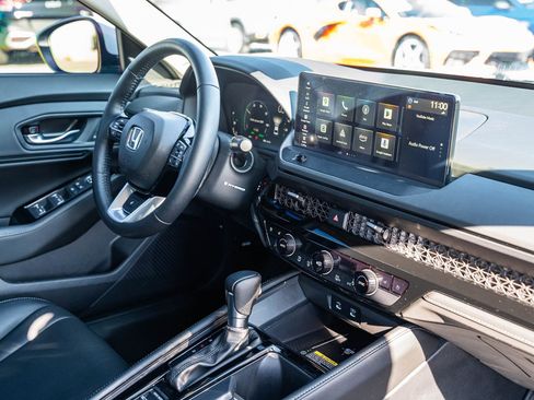 Used 2025 Honda Accord Touring image 12