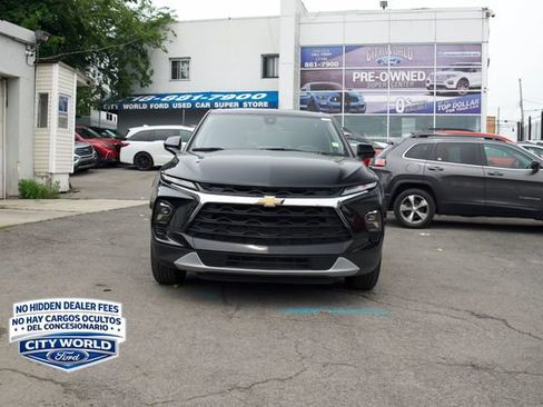 Used 2025 Chevrolet Blazer LT FWD image 2