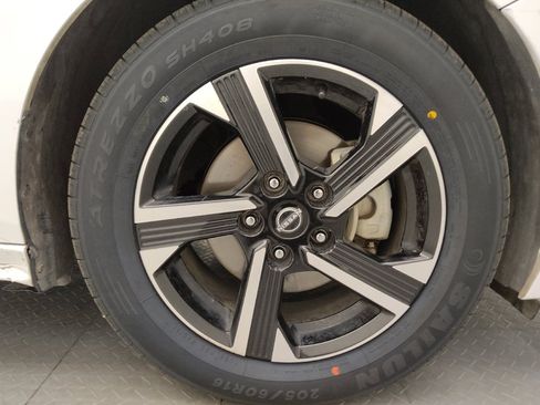 Used 2024 Nissan Sentra SV FWD image 31