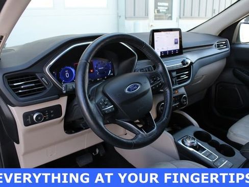 Used 2020 Ford Escape Titanium image 2
