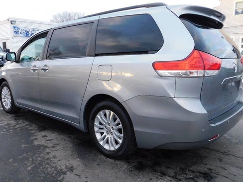 Used 2012 Toyota Sienna XLE image 7