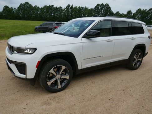 New 2026 Jeep Grand Cherokee L Limited w/ Trailer Tow Package AWD/4WD image 7