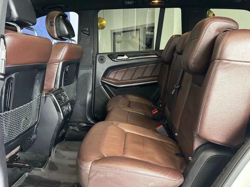 Used 2015 Mercedes-Benz GL 550 4MATIC image 26