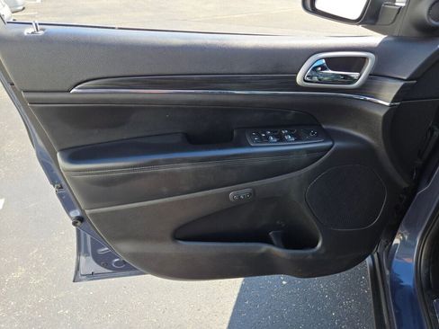 Used 2020 Jeep Grand Cherokee Limited image 18