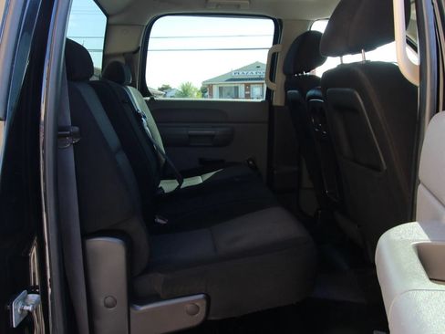 Used 2011 Chevrolet Silverado 2500 W/T w/ Snow Plow Prep Package AWD/4WD image 12