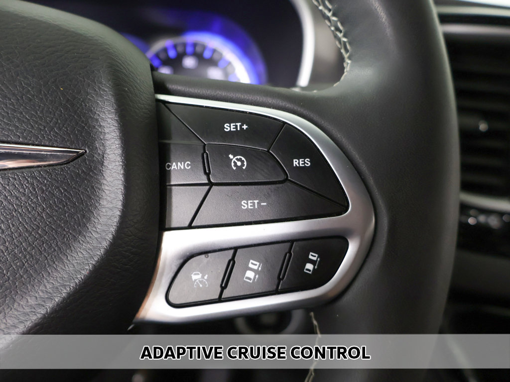 Used 2025 Chrysler Pacifica Select FWD image 3