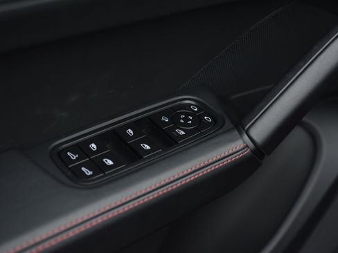Certified 2025 Porsche Cayenne GTS AWD/4WD image 15