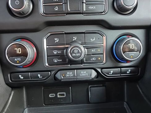Used 2024 Chevrolet Suburban LT AWD/4WD image 31