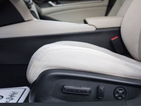 Used 2019 Honda Accord EX image 19