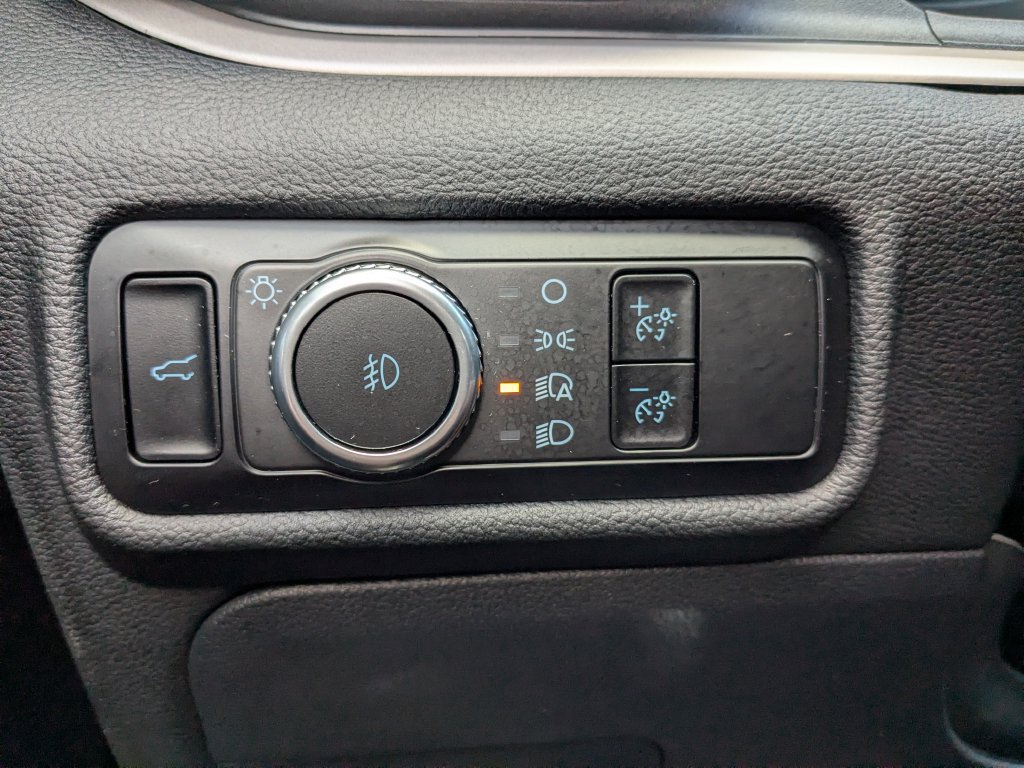 Used 2023 Ford Explorer XLT w/ Equipment Group 202A AWD/4WD image 23