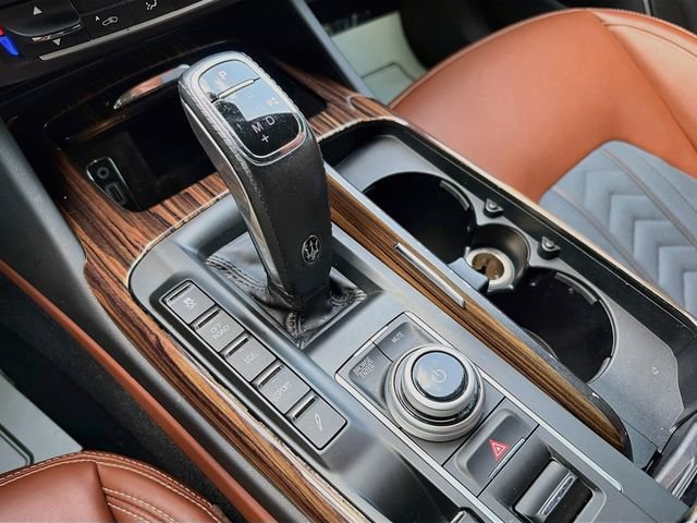 Used 2021 Maserati Levante GranLusso AWD/4WD image 17