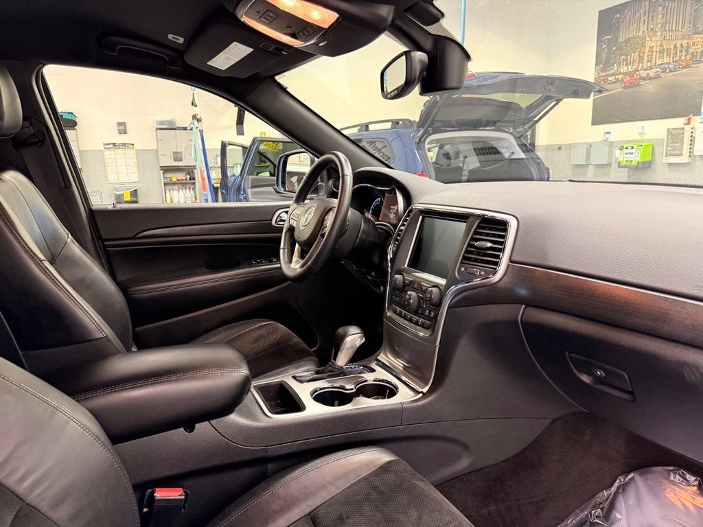 Used 2018 Jeep Grand Cherokee Altitude AWD/4WD image 29
