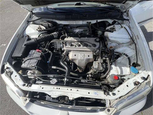 Used 2000 Honda Accord DX image 18