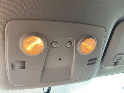 Used 2016 GMC Acadia SLE FWD image 26