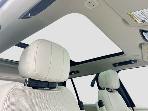 New 2026 Land Rover Range Rover SE image 18