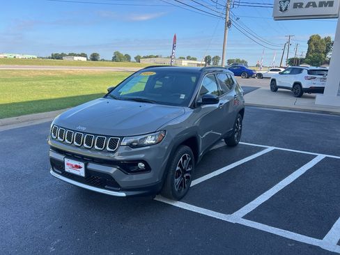 Used 2023 Jeep Compass Limited w/ Sun and Sound Group AWD/4WD image 4