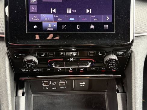 Certified 2025 Jeep Grand Cherokee Laredo X w/ Luxury Tech Group I AWD/4WD image 13