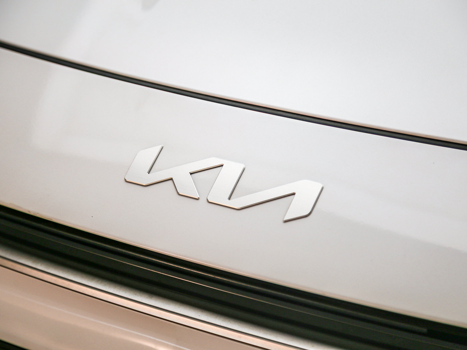 Used 2024 Kia Niro EX Touring FWD image 9