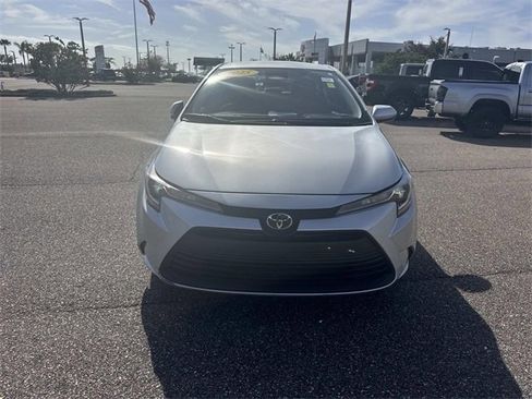 Used 2025 Toyota Corolla LE image 9