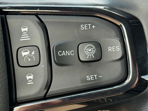 Used 2025 RAM 1500 Limited AWD/4WD image 23