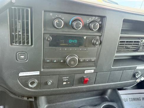 Used 2011 Chevrolet Express 2500 RWD image 15