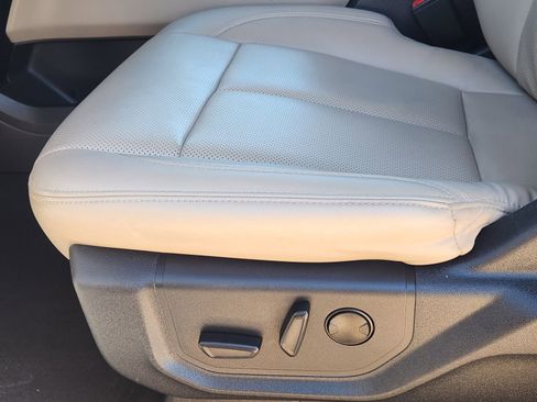 Used 2024 Ford Expedition Max XLT image 27