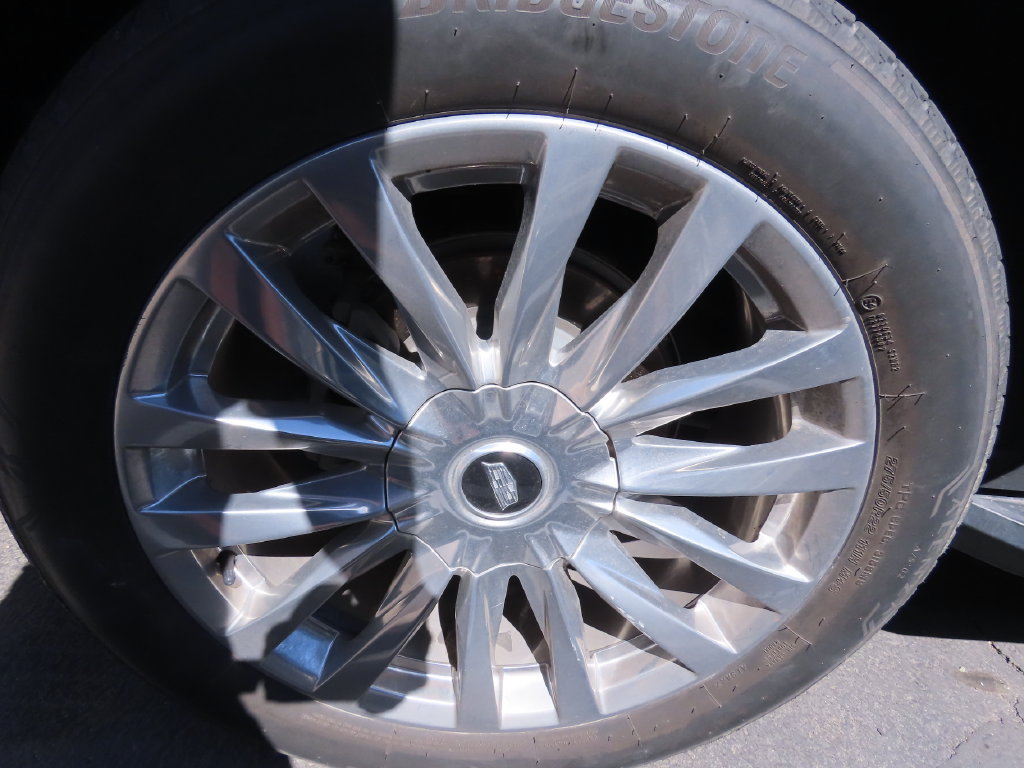 Used 2022 Cadillac Escalade Premium Luxury AWD/4WD image 17