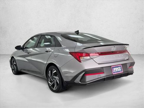Certified 2025 Hyundai Elantra SEL FWD image 8