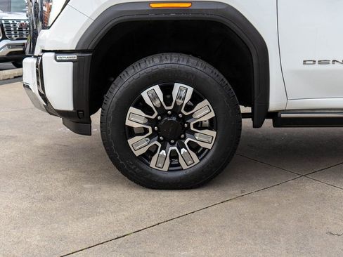 Used 2024 GMC Sierra 3500 Denali w/ Denali Reserve Package image 32