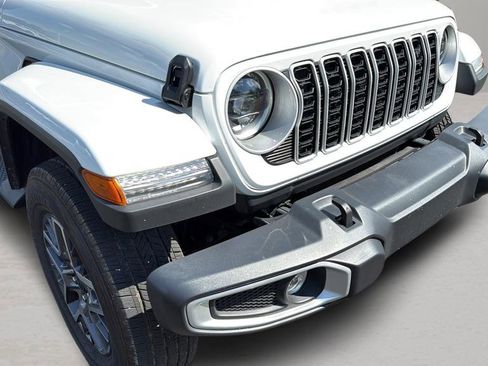 Used 2026 Jeep Wrangler Unlimited Sahara AWD/4WD image 10