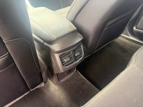 Used 2016 Ford Fusion SE FWD image 16