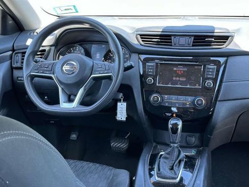 Used 2019 Nissan Rogue S image 9