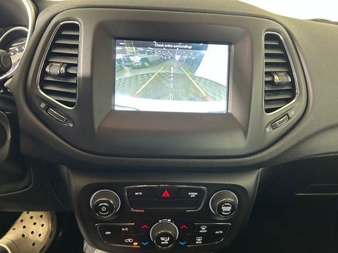 Used 2019 Jeep Compass Latitude w/ Cold Weather Group AWD/4WD image 22