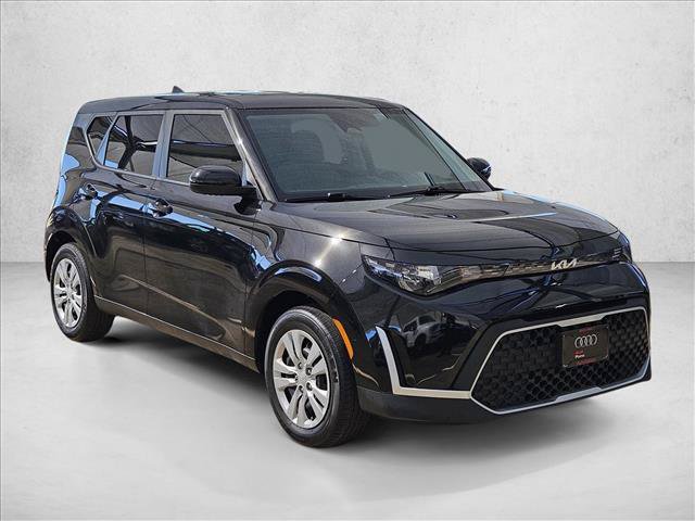 Used 2025 Kia Soul LX FWD image 3
