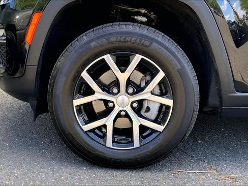 Certified 2024 Jeep Grand Cherokee Limited AWD/4WD image 8