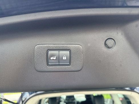 Used 2021 Nissan Armada SL w/ Captain's Chairs Package RWD image 10